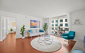 Amazing Condo With Free Parking In Brickell Miami